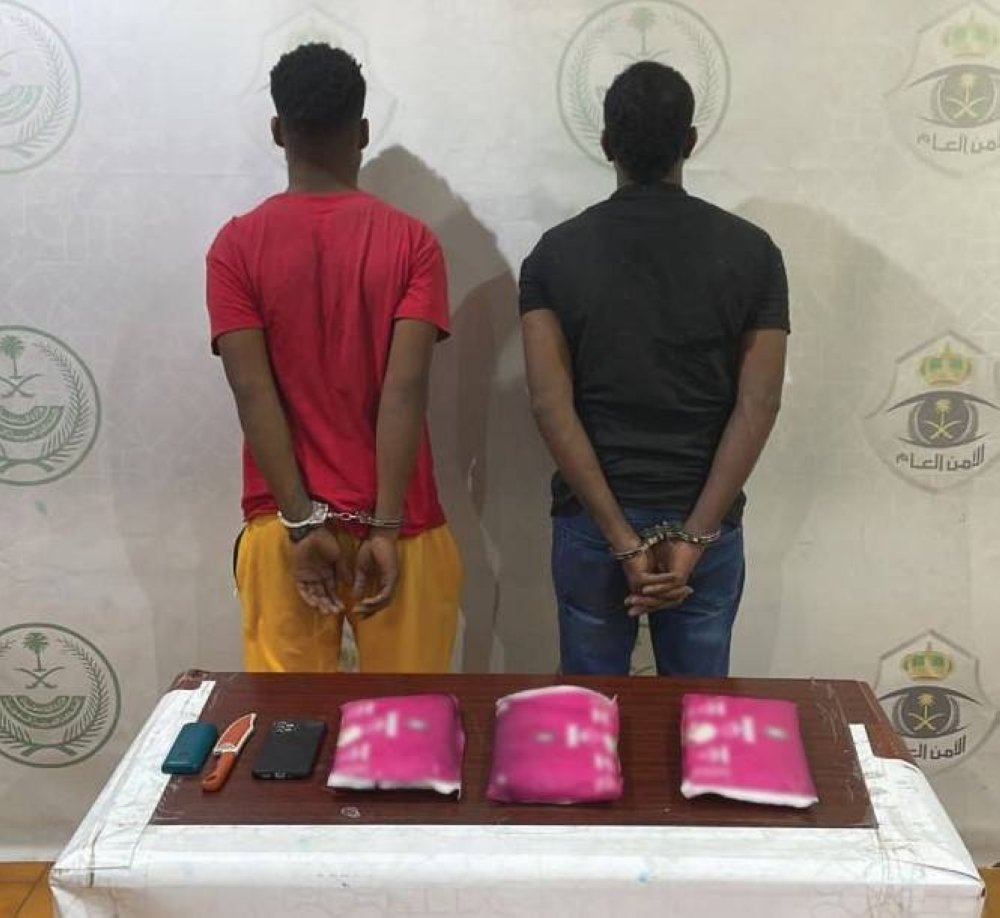 القبض على شخصين لترويجهما مادة الحشيش المخدر بمنطقة مكة القبض على شخصين لترويجهما مادة الحشيش المخدر بمنطقة مكة