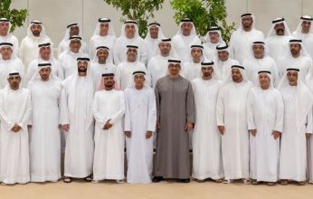 رئيس الإمارات يلتقي عدداً من زملاء الدراسة وعائلاتهم