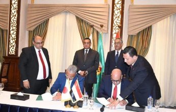وزير التنمية المحلية بمصر يشهد توقيع عقود أرض أول مصنع أجنبي بالفيوم باستثمارات 30 مليون يورو