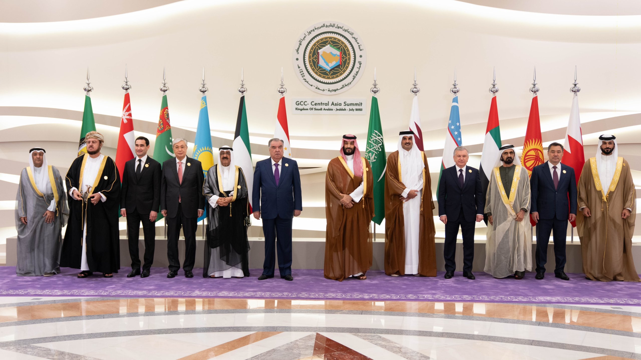 أمير قطر يشارك في اللقاء التشاوري الثامن عشر والقمة الخليجية مع دول آسيا الوسطى أمير قطر يشارك في اللقاء التشاوري الثامن عشر والقمة الخليجية مع دول آسيا الوسطى