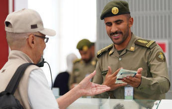جوازات مطار الملك عبد العزيز تواصل إنهاء إجراءات مغادرة ضيوف الرحمن