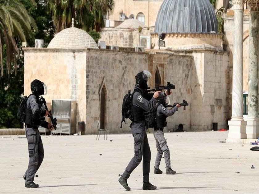 إصابة عدد من الفلسطينيين في اعتداءات للمستوطنين بالضفة الغربية إصابة عدد من الفلسطينيين في اعتداءات للمستوطنين بالضفة الغربية