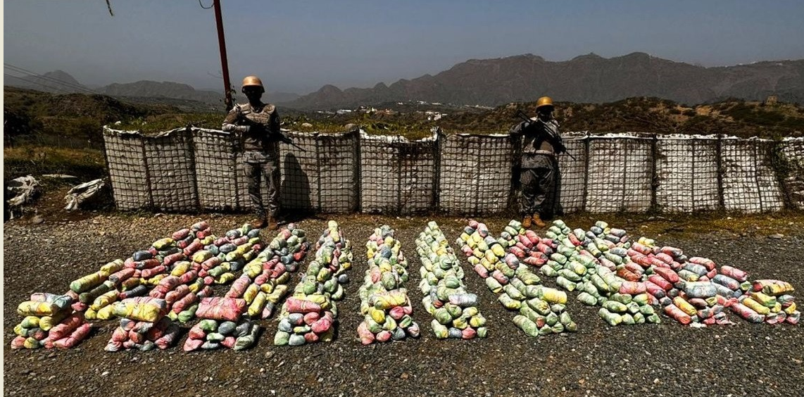 السعودية.. إحباط محاولة تهريب (300) كيلوجرام من نبات القات المخدر بجازان السعودية.. إحباط محاولة تهريب (300) كيلوجرام من نبات القات المخدر بجازان