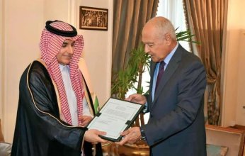 مندوب السعودية الدائم لدى الجامعة العربية يقدم أوراق اعتماده للأمين العام