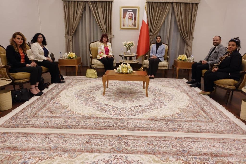 سفيرة مملكة البحرين لدى مصر تستقبل وفد اتحاد المستثمرات العرب لبحث جسور التعاون المشترك سفيرة مملكة البحرين لدى مصر تستقبل وفد اتحاد المستثمرات العرب لبحث جسور التعاون المشترك