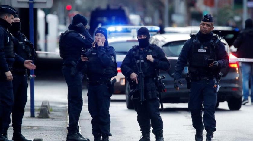 انفجار بمبنى يسفر عن إصابة 5 أشخاص شمال باريس انفجار بمبنى يسفر عن إصابة 5 أشخاص شمال باريس