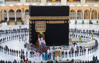 السعودية.. نائب أمير منطقة مكة المكرمة يتشرف بغسل الكعبة المشرفة نيابة عن خادم الحرمين