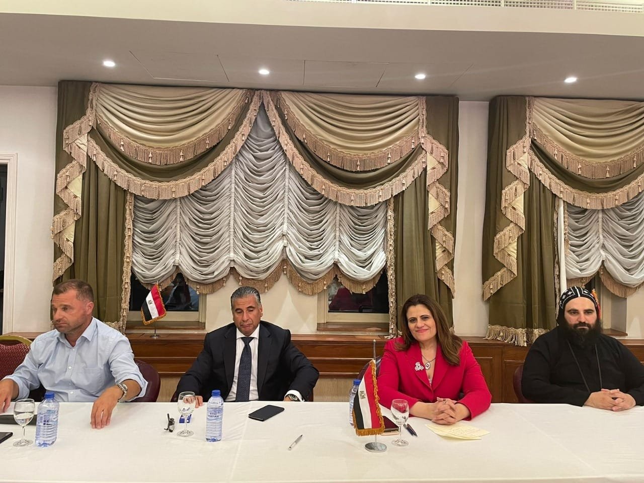 وزيرة الهجرة تلقي أبناء الجالية المصرية العاملة والمقيمة في قبرص وزيرة الهجرة تلقي أبناء الجالية المصرية العاملة والمقيمة في قبرص