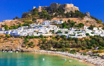 اليونان تقدم عطلات سياحية مجانية للهاربين من الحرائق.. فما القصة؟