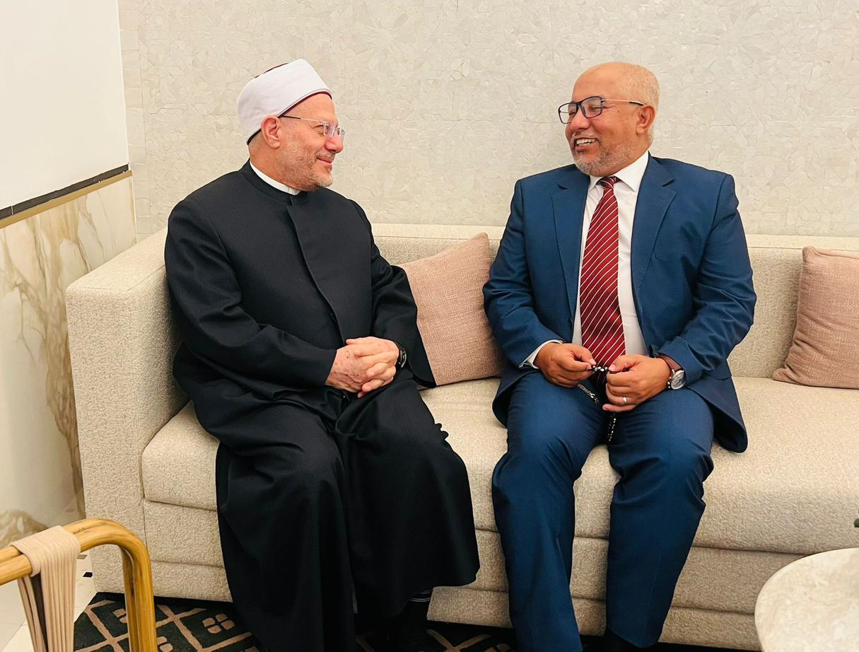 العيسى يمنح مفتي مصر العضوية الشرفية في رابطة الجامعات الإسلامية العيسى يمنح مفتي مصر العضوية الشرفية في رابطة الجامعات الإسلامية