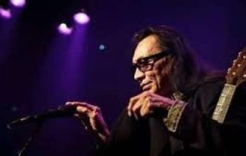 وفاة المغني الأمريكي سيكستو رودريغيز عن عمر ناهز الـ 80 عاماً
