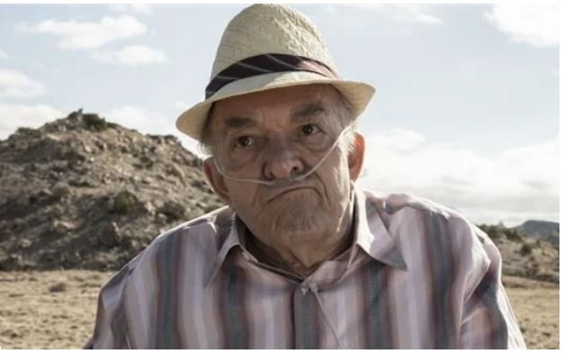 وفاة نجم مسلسل Breaking Bad عن عمر ناهز 83 وفاة نجم مسلسل Breaking Bad عن عمر ناهز 83