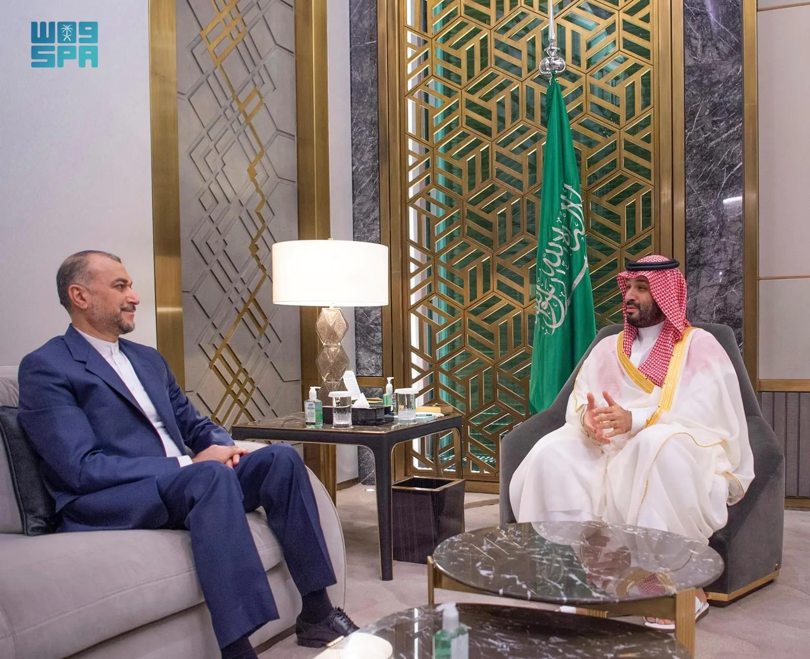 ولي العهد السعودي يبحث مع وزير الخارجية الإيراني العلاقات الثنائية والفرص المستقبلية ولي العهد السعودي يبحث مع وزير الخارجية الإيراني العلاقات الثنائية والفرص المستقبلية