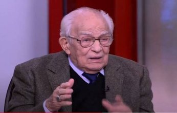 الفنان رشوان توفيق يعلق على شائعة وفاته