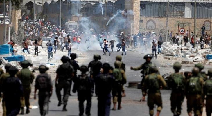 مواجهات عنيفة بين الفلسطينيين وقوات الاحتلال الإسرائيلي في الخليل مواجهات عنيفة بين الفلسطينيين وقوات الاحتلال الإسرائيلي في الخليل