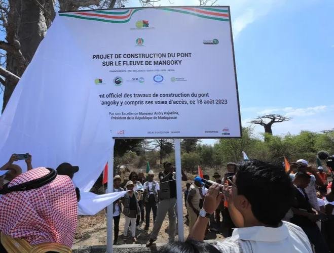 وزير الاتصالات السعودي يناقش مع نظرائه في مجموعة العشرين الشراكة في مجالات الاقتصاد الرقمي والابتكار وريادة الأعمال وزير الاتصالات السعودي يناقش مع نظرائه في مجموعة العشرين الشراكة في مجالات الاقتصاد الرقمي والابتكار وريادة الأعمال
