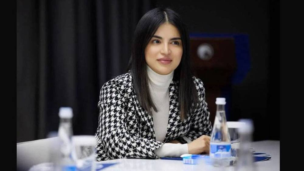 رئيس أوزبكستان يعيّن ابنته مستشارة له رئيس أوزبكستان يعيّن ابنته مستشارة له