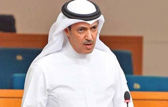 نائب كويتي يقترح قانوناً يعاقب من تشبّه عمداً بالجنس الآخر بالسجن سنة