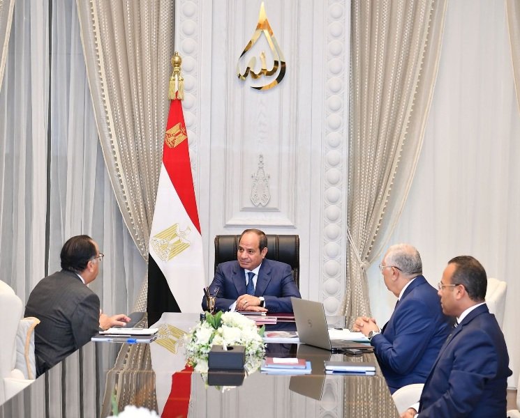 الرئيس السيسي يوجه بمواصلة العمل لحوكمة استخدام الأسمدة والتقاوي وتفعيل نظم الري الحديثة الرئيس السيسي يوجه بمواصلة العمل لحوكمة استخدام الأسمدة والتقاوي وتفعيل نظم الري الحديثة