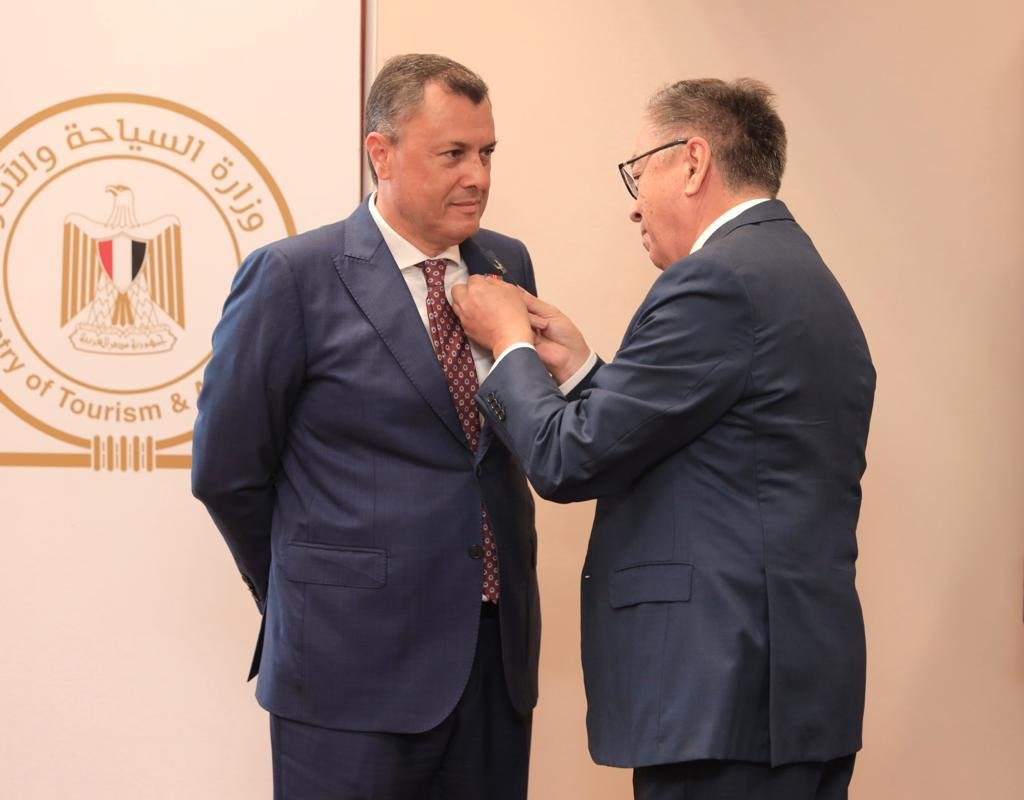دولة كازاخستان تكرم وزير السياحة والآثار وتمنحه وسام شفاعة دولة كازاخستان تكرم وزير السياحة والآثار وتمنحه وسام شفاعة