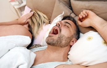 طبيب يوضح الفرق بين الشخير العادي ومتلازمة توقف التنفس أثناء النوم.. فما التفاصيل؟