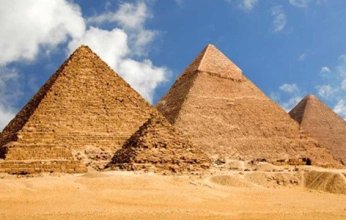 مصر.. أهرامات الجيزة مفتوحة للزيارة ولا صحة لما يتردد بغلقها جزئيًا للتطوير
