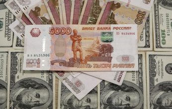 تقارير.. الروبل الروسي يتراجع لأكثر من 100 مقابل الدولار