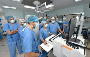 فريق طبي ينجح في استخدام روبوت لزراعة شرائح داخل المخ في السعودية