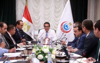 وزير الصحة المصري يؤكد أهمية تكاتف الجهات المعنية لإنجاح منظومة التأمين الشامل