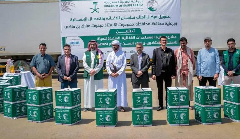 "الملك سلمان" للإغاثة يرسل 121 شاحنة إغاثية ويدشن مشروع توزيع المساعدات الغذائية للنازحين والمتضررين في محافظات اليمن "الملك سلمان" للإغاثة يرسل 121 شاحنة إغاثية ويدشن مشروع توزيع المساعدات الغذائية للنازحين والمتضررين في محافظات اليمن