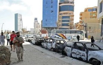 وكالات.. مقتل 27 شخصاً وإصابة أكثر من 100 جراء اشتباكات عنيفة في العاصمة الليبية