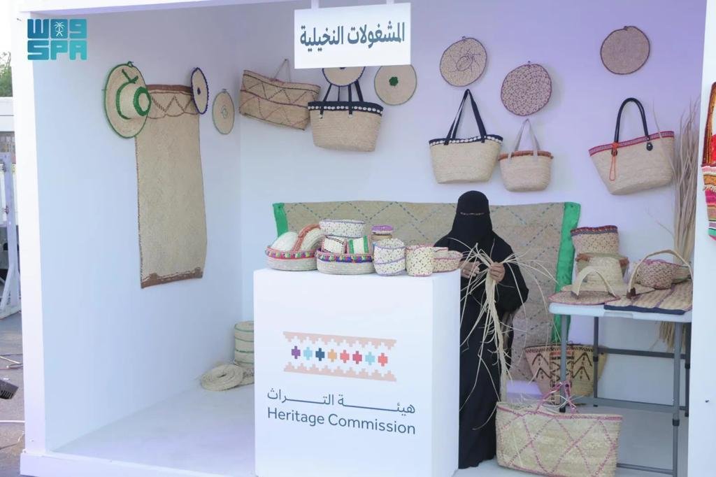 هيئة التراث تثري تجربة جمهور بطولة الملك سلمان للأندية العربية بمجموعة من الفعاليات الثقافية المختلفة هيئة التراث تثري تجربة جمهور بطولة الملك سلمان للأندية العربية بمجموعة من الفعاليات الثقافية المختلفة