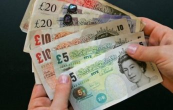 تقارير.. الجنيه الإسترليني يرتفع بعد بيانات الأجور في بريطانيا وتراجع اليوان مع خفض الفائدة