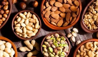 هل تساعد المكسرات في مقاومة الاكتئاب؟.. دراسة تجيب