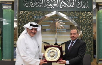 سفير السعودية لدى مصر يستقبل وفدًا طلابيًا من جامعة بني سويف (صور)