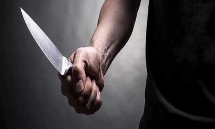 جريمة بشعة.. رفضته فذبحها وسط الشارع أمام والدتها جريمة بشعة.. رفضته فذبحها وسط الشارع أمام والدتها