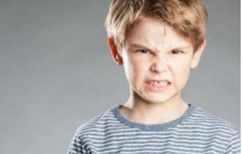 تحذير مهم من طيبب مصري بشأن خطورة التكشيرة