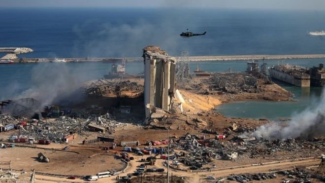 آلاف اللبنانيين يشاركون في إحياء الذكرى الثالثة لانفجار ميناء بيروت البحري آلاف اللبنانيين يشاركون في إحياء الذكرى الثالثة لانفجار ميناء بيروت البحري