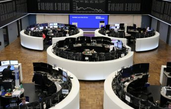 الأسهم الأوروبية تغلق على انخفاض إلى أدنى مستوياتها في أسبوعين