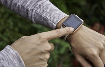 "جوجل" بصدد إطلاق ميزة جديدة لفتح قفل الهاتف باستخدام الساعات الذكية
