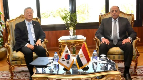 وزير الطيران المدني المصري يلتقي سفير كوريا الجنوبية الجديد بالقاهرة وزير الطيران المدني المصري يلتقي سفير كوريا الجنوبية الجديد بالقاهرة