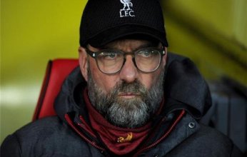 مدرب ليفربول يطالب «فيفا» و«يويفا» بإيجاد حل لتعاقدت الأندية السعودية مع النجوم