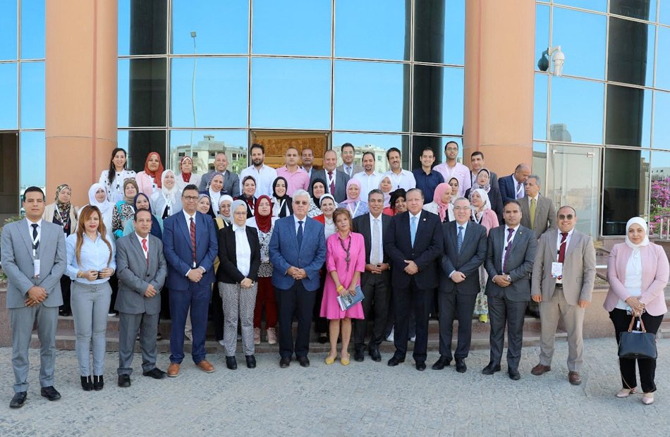 وزير التعليم العالي بمصر: 55% نسبة أعضاء هيئة التدريس من الإناث بالجامعات.. و53% نسبة الطالبات وزير التعليم العالي بمصر: 55% نسبة أعضاء هيئة التدريس من الإناث بالجامعات.. و53% نسبة الطالبات