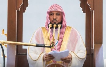 طبيب مصري يكشف سبب إغماء الشيخ ماهر المعقيلي في صلاة الجمعة