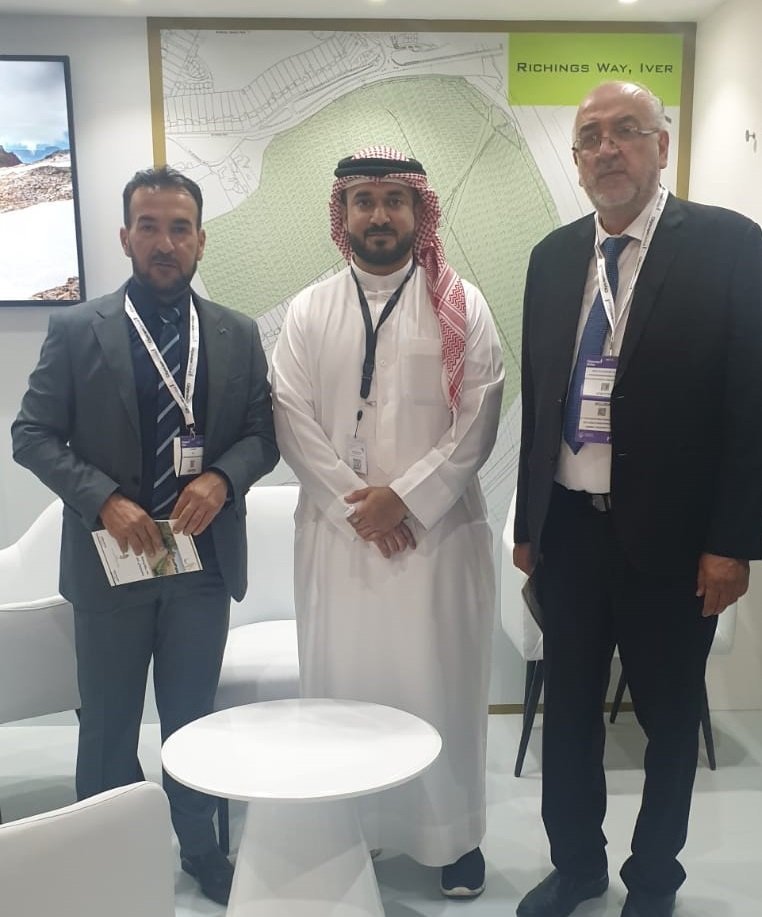 رئيس بيتكوم القبرصية على هامش «سيتي سكيب الرياض»: المملكة تشهد نهضة عقارية غير مسبوقة وتحتاج إلى بناء 350 ألف وحدة سكنية سنوياً رئيس بيتكوم القبرصية على هامش «سيتي سكيب الرياض»: المملكة تشهد نهضة عقارية غير مسبوقة وتحتاج إلى بناء 350 ألف وحدة سكنية سنوياً