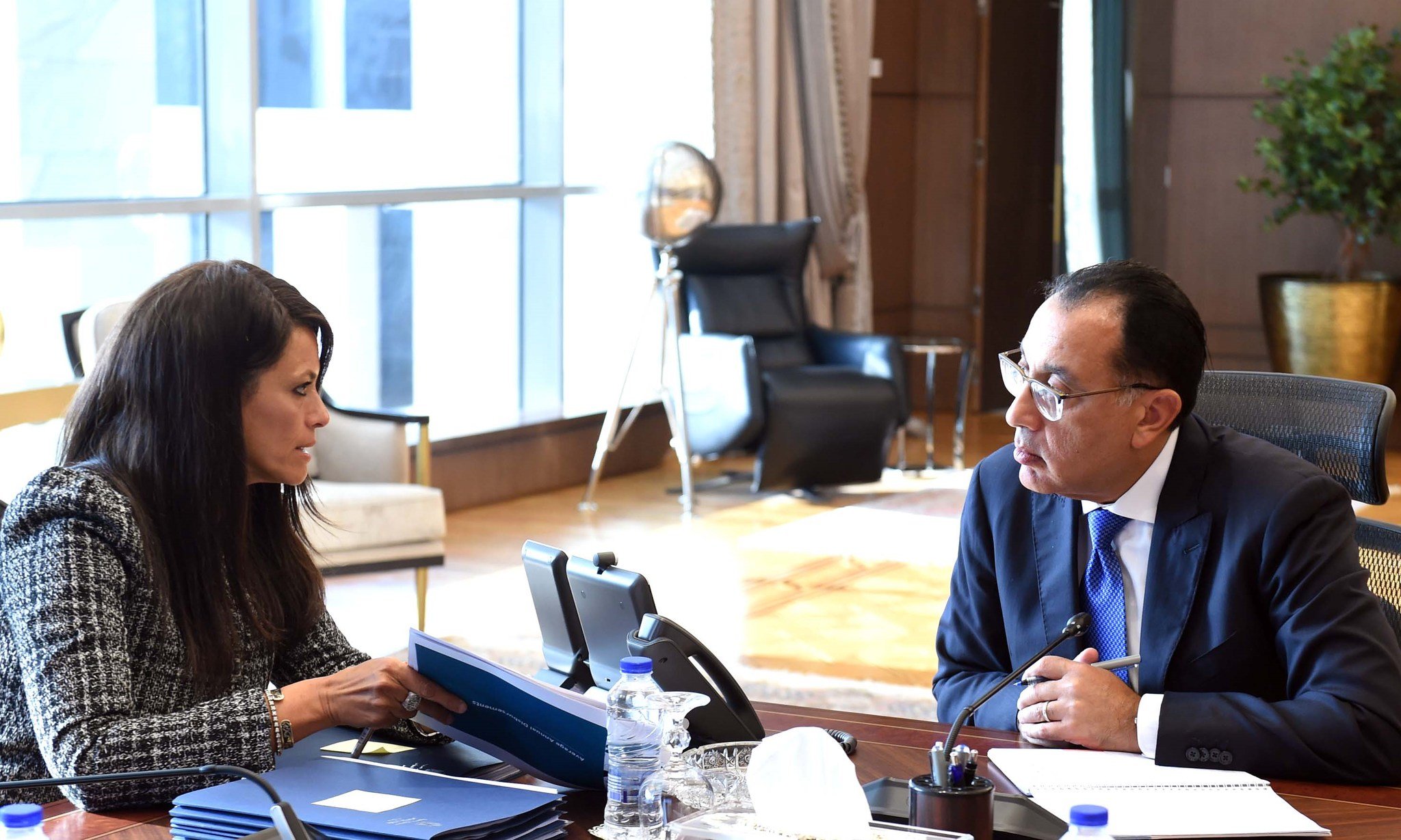 رئيس الوزراء المصري يتابع مع وزيرة التعاون الدولي جهود تعزيز العلاقات الاقتصادية مع شركاء التنمية رئيس الوزراء المصري يتابع مع وزيرة التعاون الدولي جهود تعزيز العلاقات الاقتصادية مع شركاء التنمية