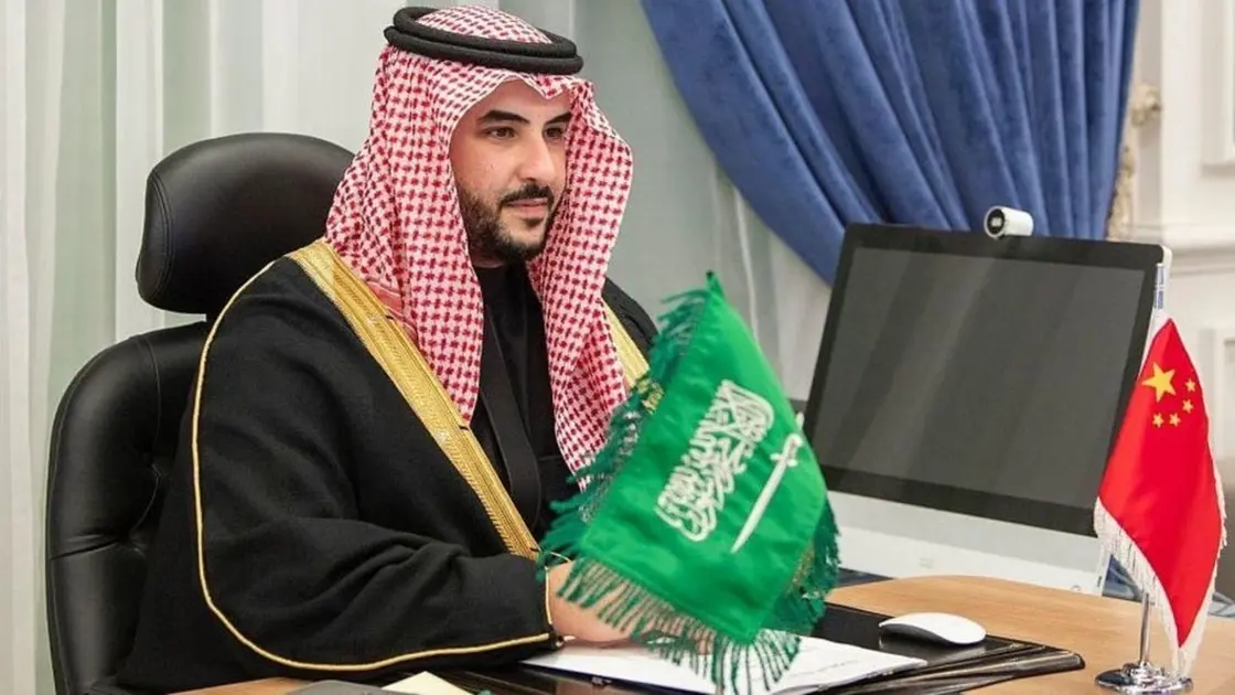 وزير الدفاع السعودي يؤكد دعم المملكة كافة الجهود للتوصل إلى حلٍّ سياسي شامل للأزمة اليمنية وزير الدفاع السعودي يؤكد دعم المملكة كافة الجهود للتوصل إلى حلٍّ سياسي شامل للأزمة اليمنية