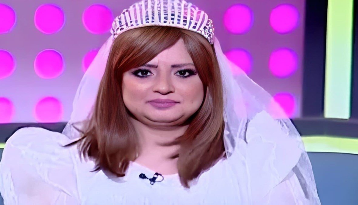 في واقعة غريبة من نوعها.. مذيعة مصريّة تظهر بفستان زفاف على الهواء في واقعة غريبة من نوعها.. مذيعة مصريّة تظهر بفستان زفاف على الهواء