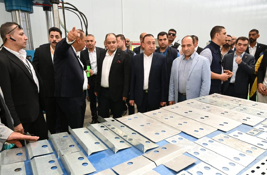 وزير التجارة والصناعة المصري يفتتح مجمع للصناعات الكهربائية في برج العرب باستثمارات 500 مليون جنيه وزير التجارة والصناعة المصري يفتتح مجمع للصناعات الكهربائية في برج العرب باستثمارات 500 مليون جنيه
