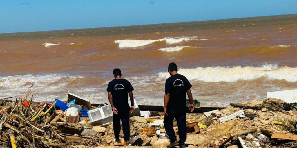 انتشال 34 جثة جديدة من وسط البحر قبالة مدينة درنة الليبية انتشال 34 جثة جديدة من وسط البحر قبالة مدينة درنة الليبية